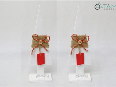 Cây thông Noel tam giác trắng thắt nơ treo thẻ đỏ X-TREE-31